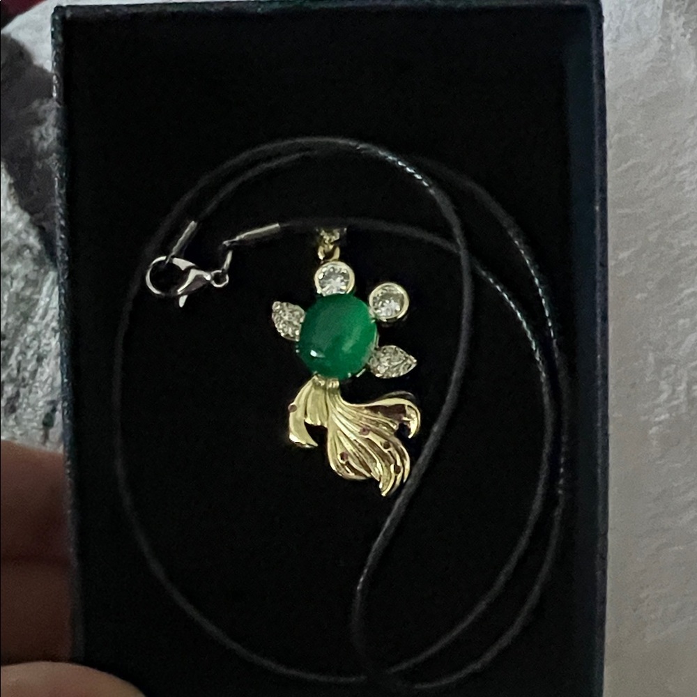 Elegant Goldfish-Shaped Pendant Necklace